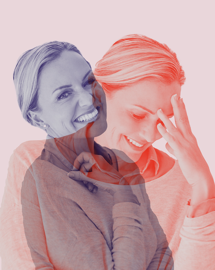 Lachende Frau in roter und violetter Farbe
